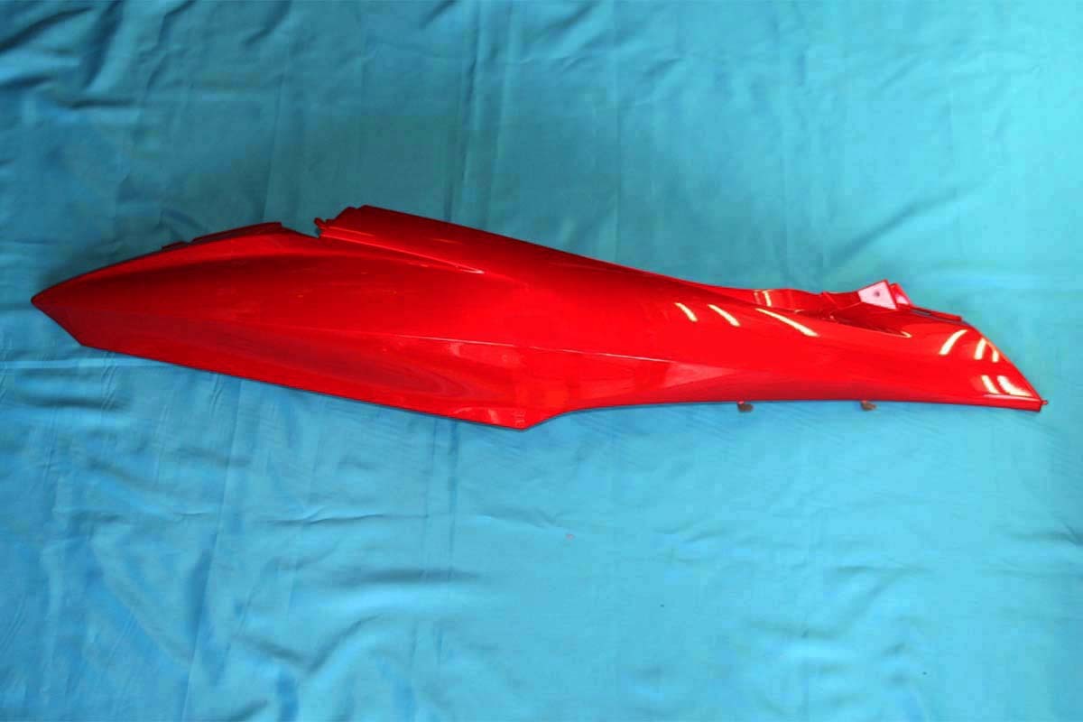 PCX125 JF28 eSP 2012~ 83500-KWN-901ZC ボディーカバー サイドカウル 右 赤 R340C 純正品 同梱割引