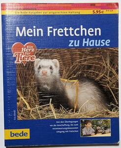  photograph great number equipped German ferret. .. person [Mein Frettchen zu Hause]/ paper back / under person water wet trace equipped 