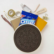 オレオ OREO クッキー型 ポーチ シリコン素材 かわいいポーチ 本物みたい 美味しそうなポーチ_画像6