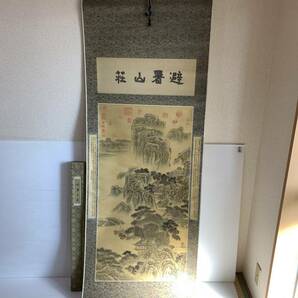 A749 共箱付 中国？ 掛け軸/かけ軸 避署山庄 198×69㎝ 押印 山水画の画像1