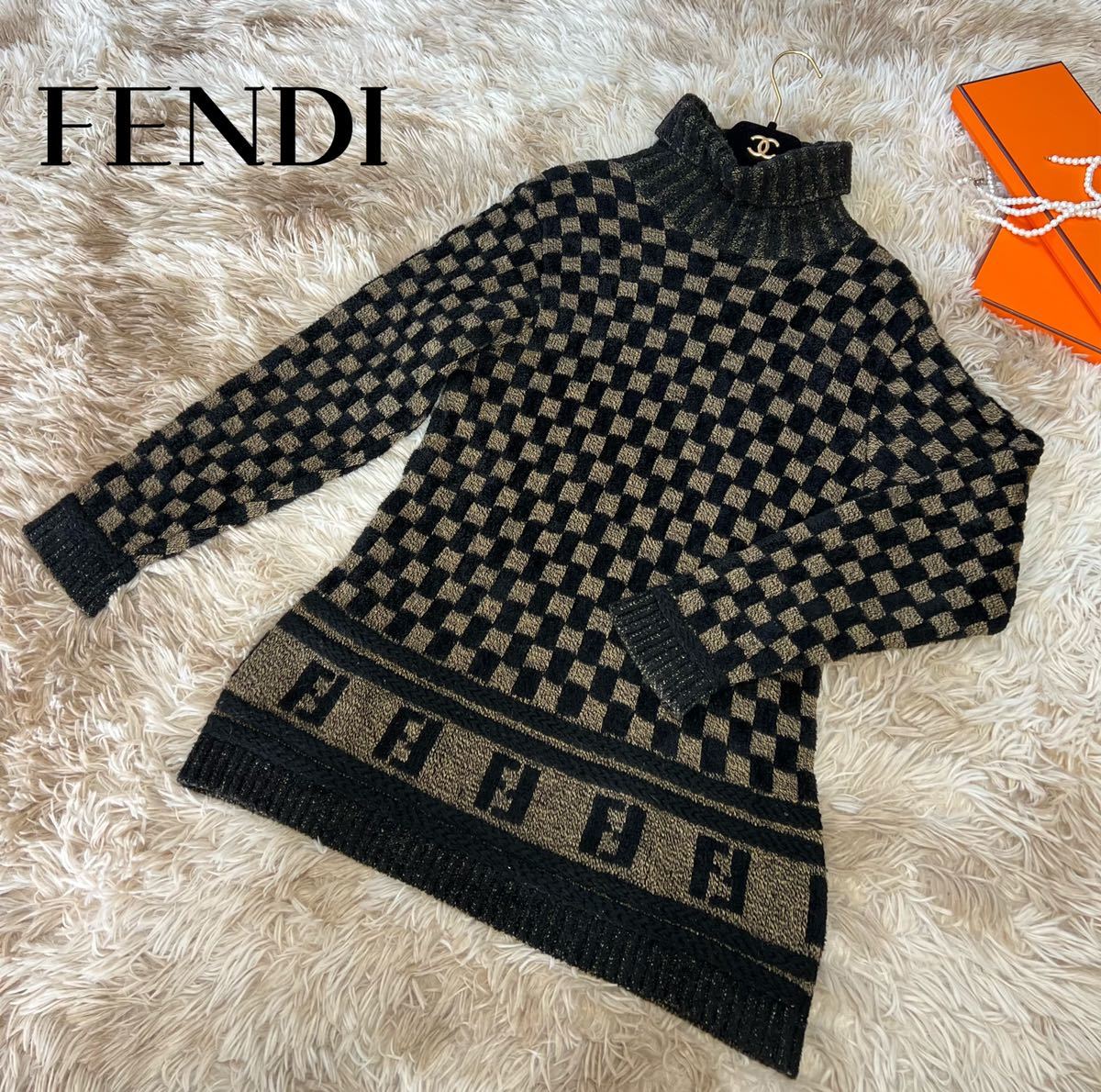 FENDI Vネック綿ニット(ブラック) 人気ジャンル laverite.mg