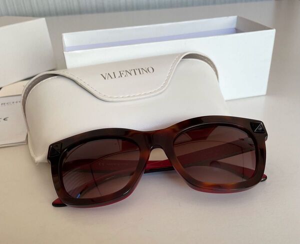 【送料込み】VALENTINO ヴァレンティノ サングラス