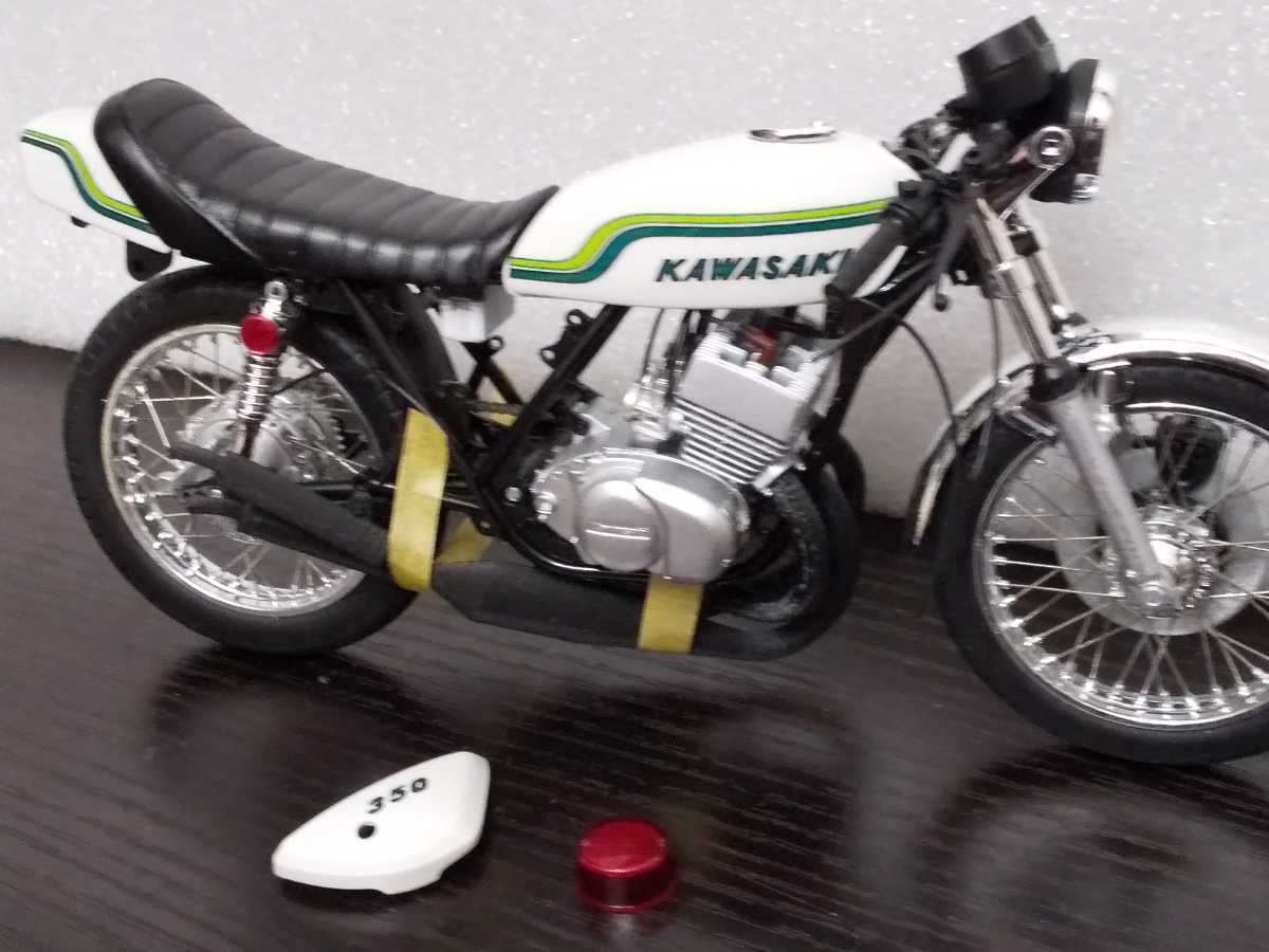 Kawasaki カワサキ KH250.400用 段シート 表皮特殊デザインAツヤ無し白