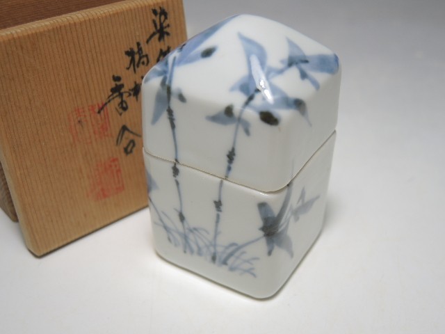染付香合の値段と価格推移は?|14件の売買データから染付香合の価値が