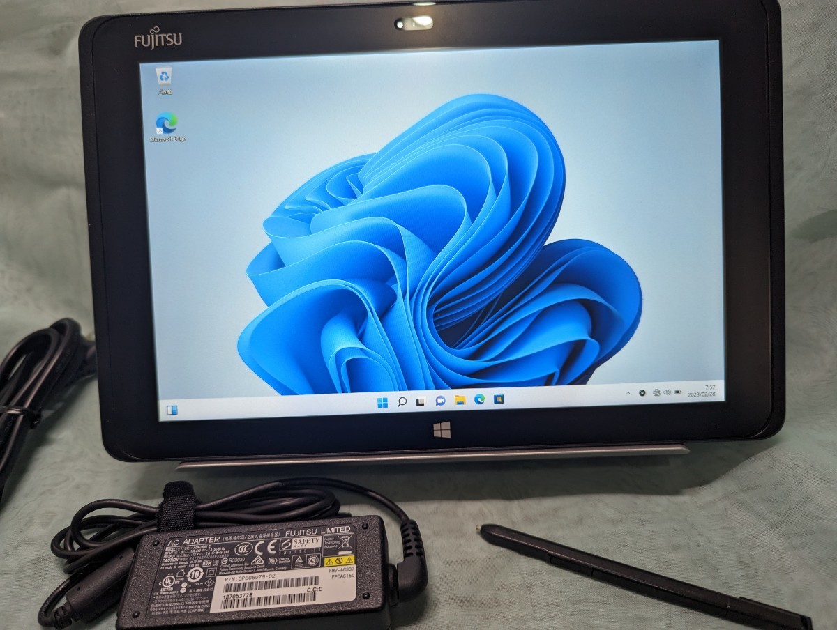 タブレット 富士通 Arrows Tab Q737/P 128GB 美品 クレードル付 #4