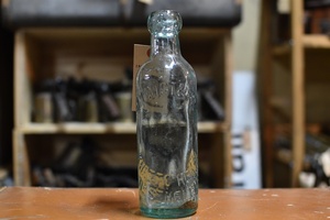 106776 ヴィンテージ　ボトル　瓶　イギリス ガラス
