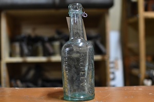 106839 ヴィンテージ　ボトル　瓶　イギリス ガラス