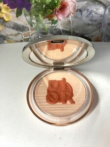 Dior Dior s gold mineral nude Glo u powder 002 coral frame 