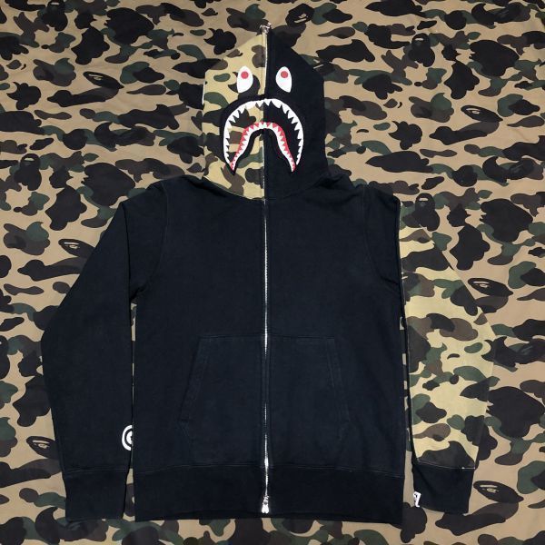 廃盤レア A BATHING APE シャークパーカー ファイヤーカモ S 人気の