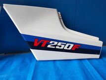 A-226 ホンダ VT250F MC08-1088 サイドカバー 左右セット サイドカウル 割れなし 白 全ばらし レストアベース ジャンク品 昭和 当時物_画像3