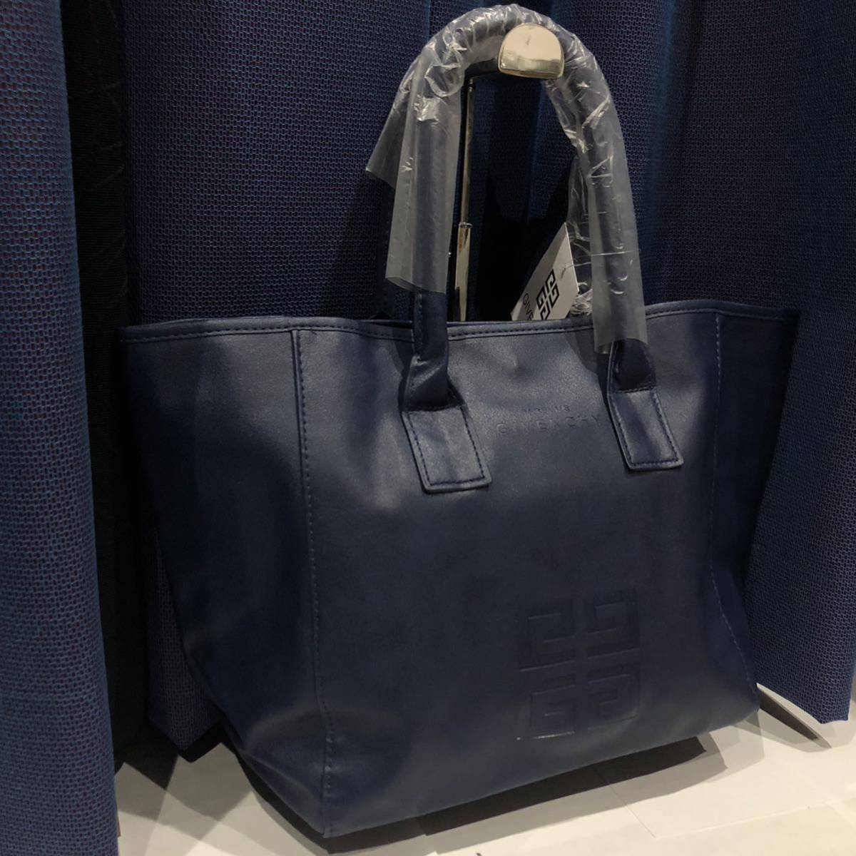 GIVENCHY トートバッグの値段と価格推移は?|232件の売買情報を集計