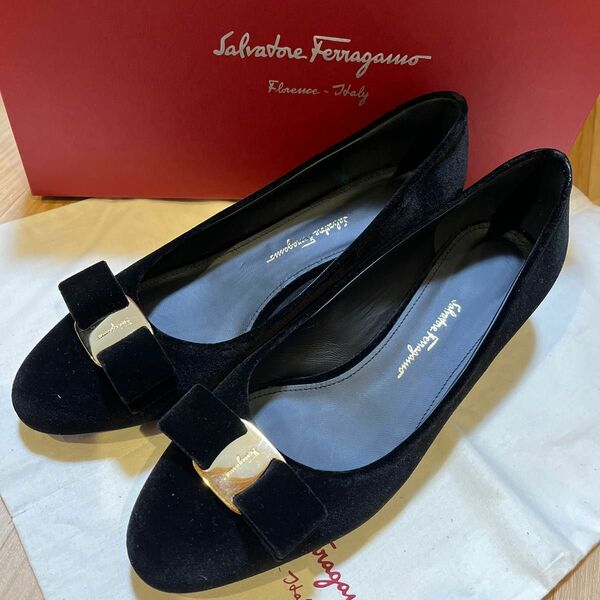 フェラガモ　Salvatore Ferragamo ヒールパンプス リボンパンプス　vara