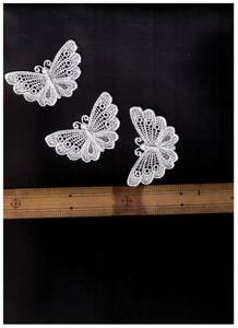 △(NM050)オフホワイトの蝶柄のモチーフ（ケミカルレース）３枚