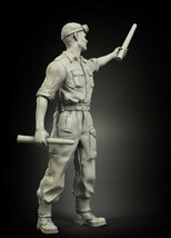 パンツァーアート FI35-030 1/35 WWII イギリス RAC 北アフリカ 2ポンド砲積載中の兵士 No1_画像3