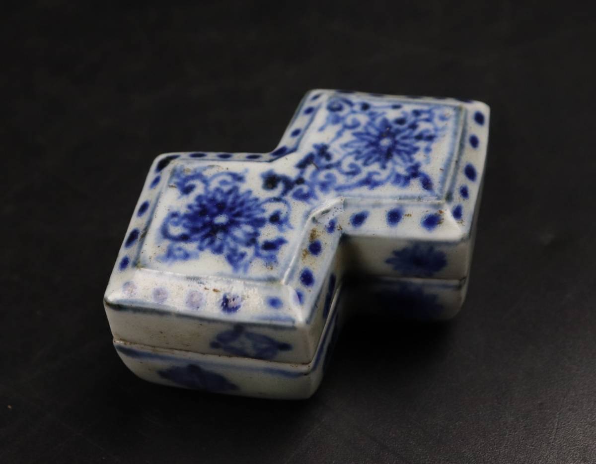 染付香合の値段と価格推移は?|14件の売買データから染付香合の価値が