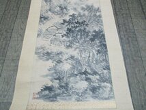 ★とちぎ屋！掛軸【山村風景水墨画 松雲山人（蕭瑟含風蝉 寥唳度雲鴈）】詳細不明 約５０年程、当県内某農家蔵所蔵品★_画像2