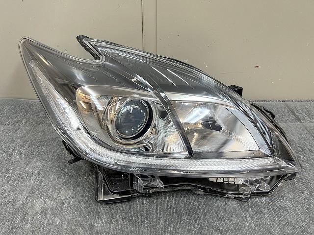 2022新生活 プリウス ZVW30 後期 070 純正 HIDヘッドライト右 運転席側