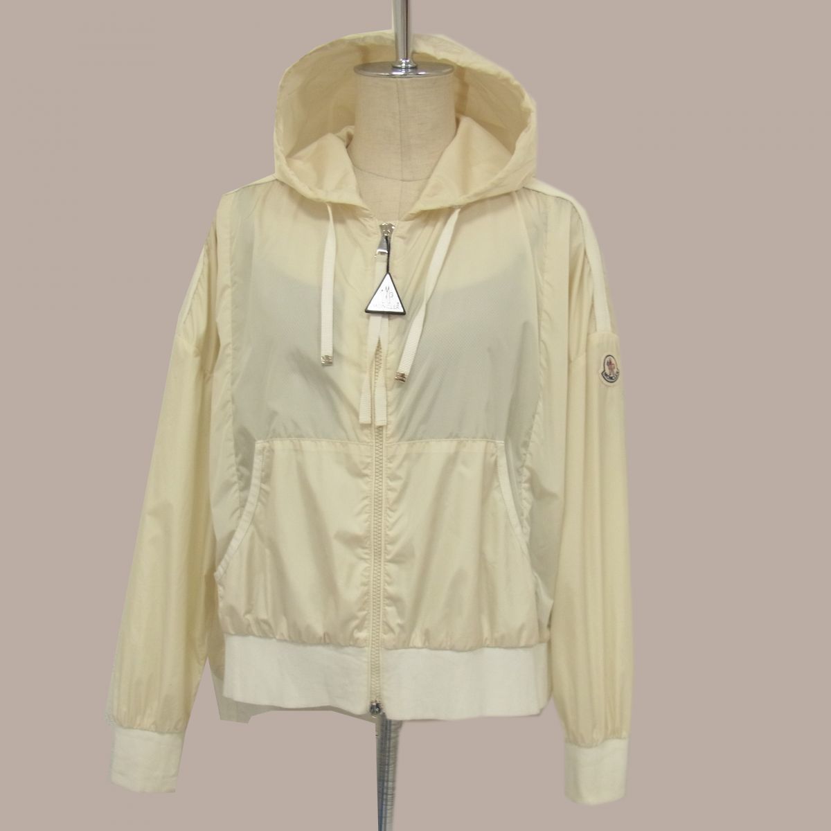ヤフオク! -モンクレール ナイロン パーカーの中古品・新品・未使用品一覧