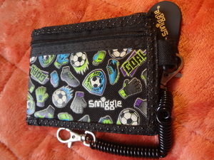 ★オーストラリア発・文具雑貨ブランドsmiggle(R)二つ折り財布・希少サッカー柄ボール付・中古美品普段使い用★送料負担します。