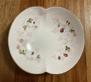 英国王室御用達　WEDGWOOD WILD STRAWBERRY PINK 　変形ボウル　送料無料