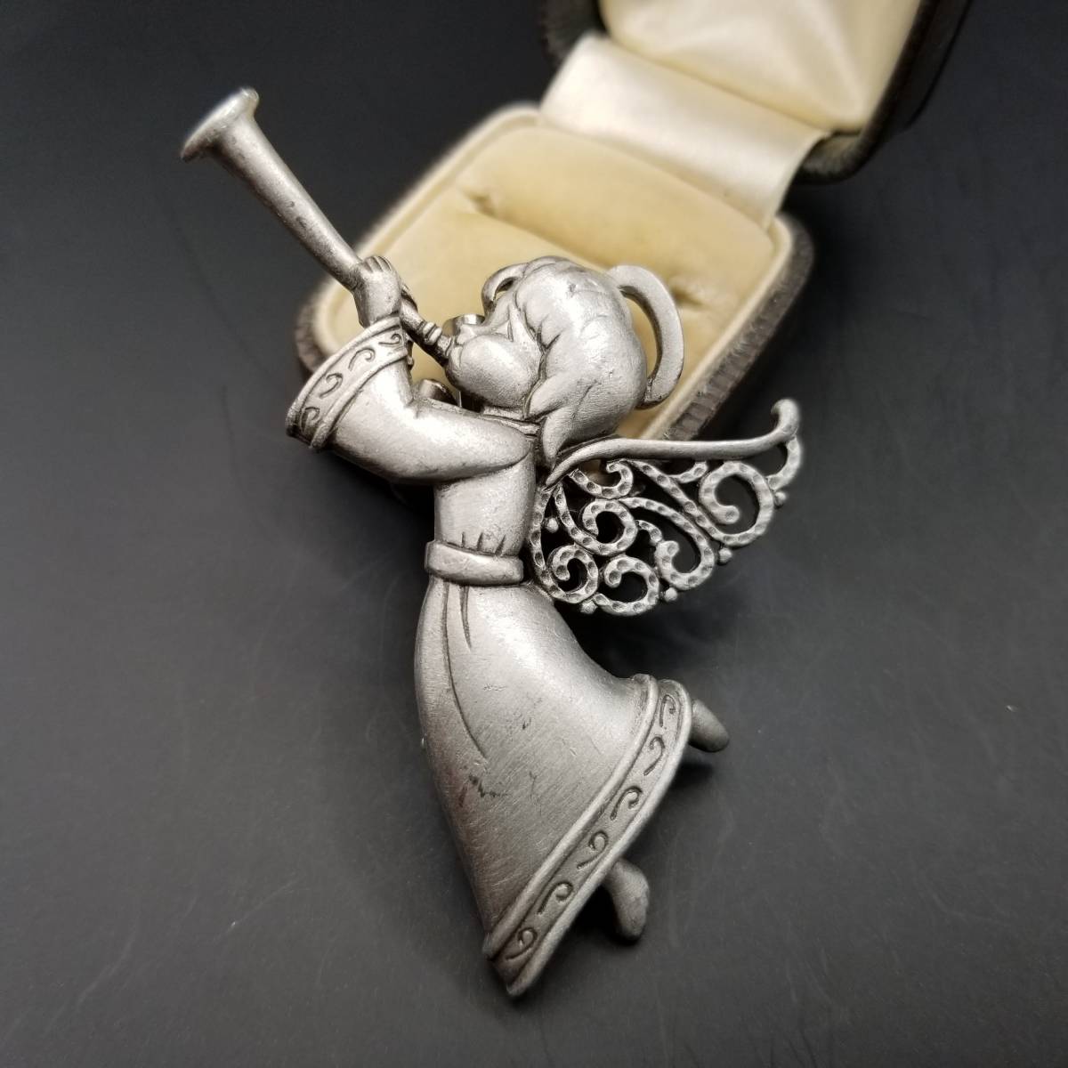 ヤフオク! -jj ブローチの中古品・新品・未使用品一覧