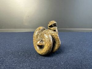 [HG771] из дерева netsuke .. маленький . скульптура .. предмет дым . inserting дерево гравюра .. лягушка змея рептилии 