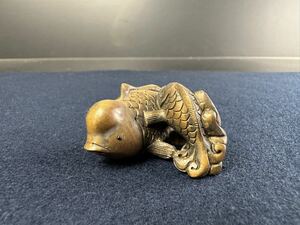 [HG786] из дерева netsuke золотая рыбка маленький . скульптура .. предмет дым . inserting дерево гравюра .. рыба Lion Mask 