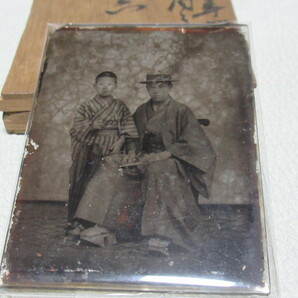 ■希少 美品 木製共箱付1883年（明治16年）！ガラス板湿板写真 『伊藤さんと中川さん』名古屋公園内写真館 縦79ｍｍ、横58ｍｍ、厚さ2ｍｍ