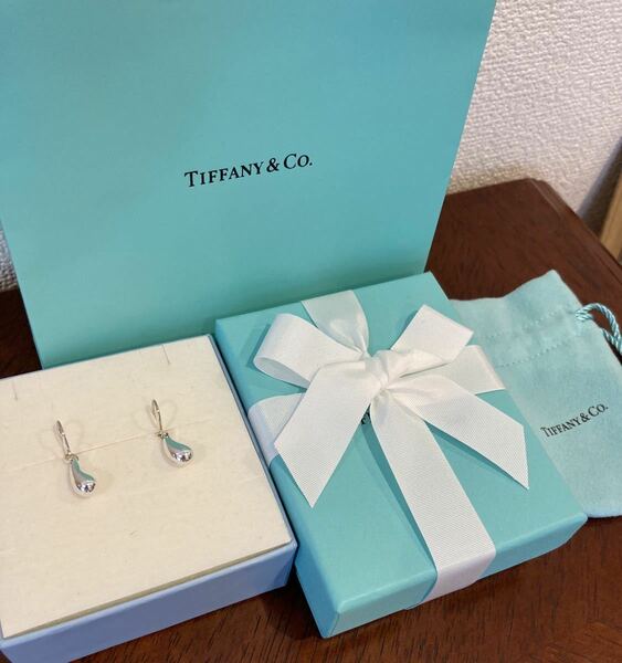 新品 正規品 ティファニー tiffany&co ピアス ドロップ　雫 シルバー ケース 巾着 紙袋 リボン ギフト プレゼント　ティファニーアンドコー