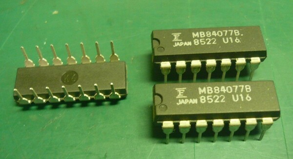 CMOSロジックＩＣ　ＭＢ８４０７７Ｂ　　富士通　３個セット