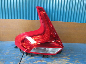 AY517 Volvo V40 tail light left 31395844