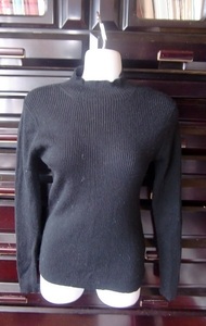 ウール１００％黒セーターМ