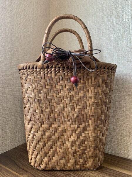 山葡萄　山葡萄籠バッグ　手作り　山葡萄かごバッグ　網代編み　巾着内布あり