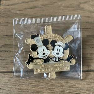 [ unused ] Mickey minnie 90 anniversary pin badge Disney card Club JCB postage 185 jpy 