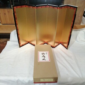 御屏風 高級 ヘリ付き 網目 15 華 柄 金 可愛 金屏風 六曲一帖 高さ約45cm 横90cm 箱入 お人形 飾り日本