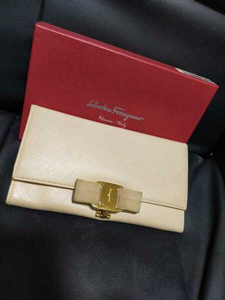 Salvatore Ferragamo サルヴァトーレ・フェラガモ 長財布 リボンデザイン