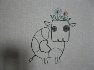 牛　ワイヤーアート　ワイヤークラフト　針金細工　ハンドメイド　動物壁飾り
