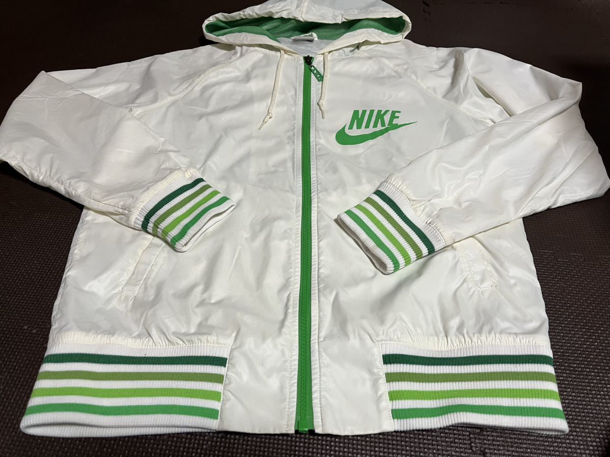 美品NIKE白、ロゴ、ファスナーグリーン、ライングリーン4色ジャンパー　サイズＭ