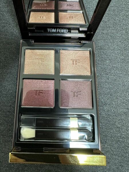 TOM FORD トムフォード アイカラークォード #04 HONEYMOON 6g