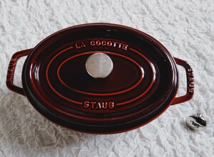 staub*ストウブ*グレナディンレッド*ココット オーバル 23cm*両手鍋*楕円形*無水調理*IH対応*シーズニング済*新品ノブ付き*ボルドーカラー