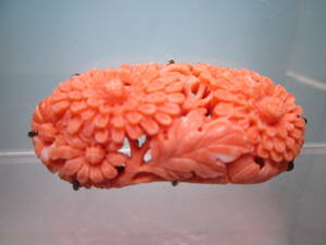 【江月】アンティーク・本珊瑚 緻密な菊花彫刻の帯留め 12,4g