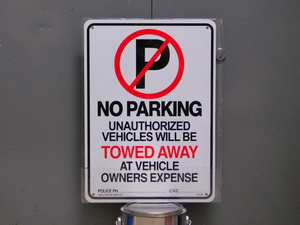 サインプレート CA-26《駐車禁止》 アメリカ　警告　ガレージ　看板　サインボード
