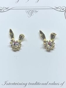 ★ゴールドラビットビジューピアス★樹脂ポスト★ハンドメイド★小さい★