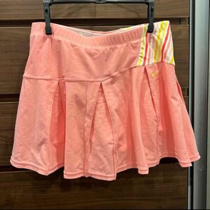 【送料込】【即配送】NIKE ピンク スカート Mサイズ