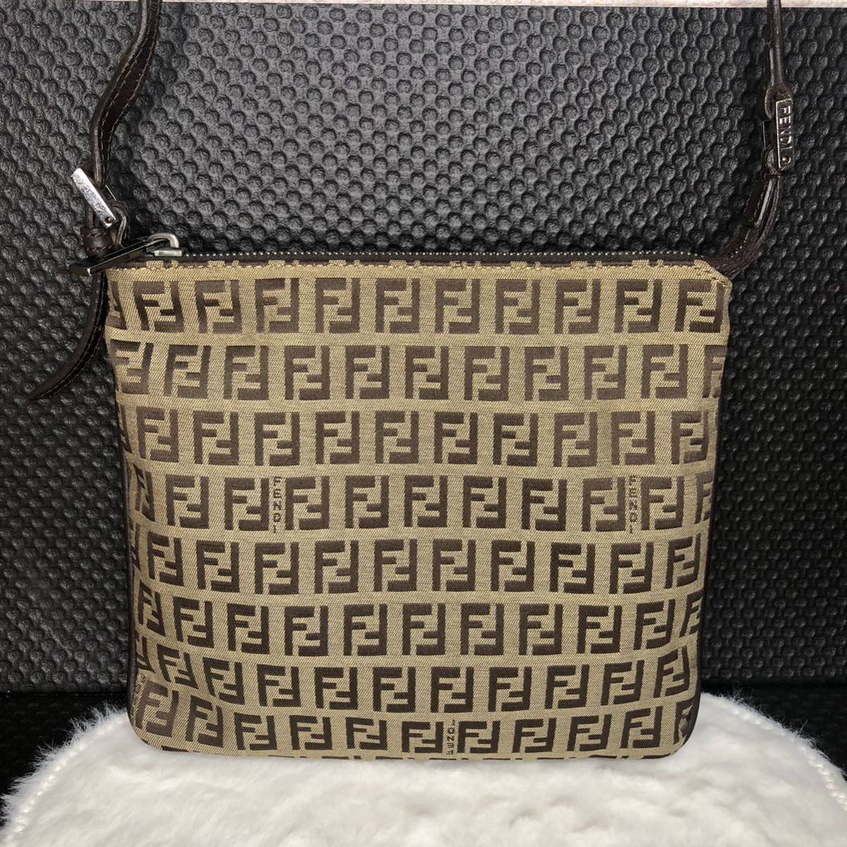 ヤフオク! -「フェンディ ズッカ柄 ショルダーバッグ」の落札相場