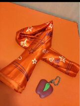 中古オレンジのスカーフとリンゴのキーホルダー_画像1