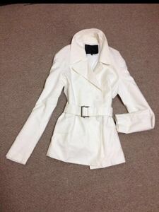 UNTITLEDアンタイトルの白の美ラインベルト付きジャケットコート２