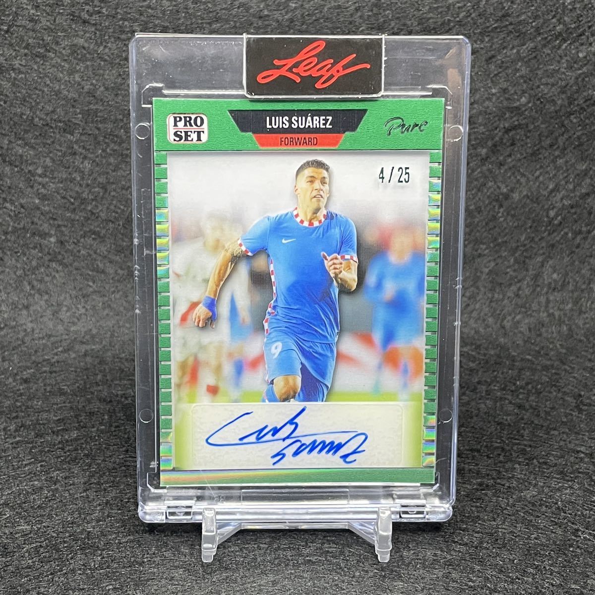 2015-16 Panini SELECT LUIS SUAREZ GREEN PATCH AUTO /3 URUGUAY