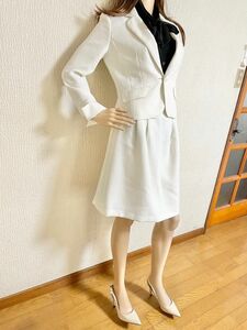 EMMAJAMES ホワイトスカートスーツ　セットアップ　サイズ9号