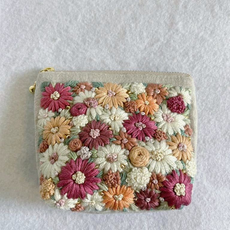 ビーズ刺繍の値段と価格推移は?|2,444件の売買情報を集計したビーズ ...